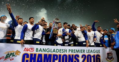 Dhaka Dynamites Players with the Trophy (@Facebook/BPL - Bangladesh Premier League)