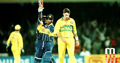 Aravinda de Silva celebrates his hundred, Australia v Sri Lanka, World Cup, final, Colombo, March 17, 1996 ©Getty Images