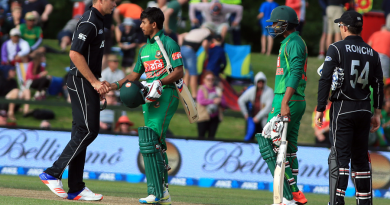Mosaddek Hossain congratulates Tim Southee after New Zealand win by 77 runs, New Zealand v Bangladesh, 1st ODI, Christchurch, December 26, 2016 ©BCB
