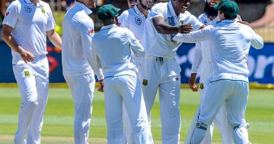 South Africa celebrate Kagiso Rabada's dismissal of Dushmantha Chameera, South Africa v Sri Lanka, 1st Test, Port Elizabeth, 5th day, December 30, 2016 ©Getty Images