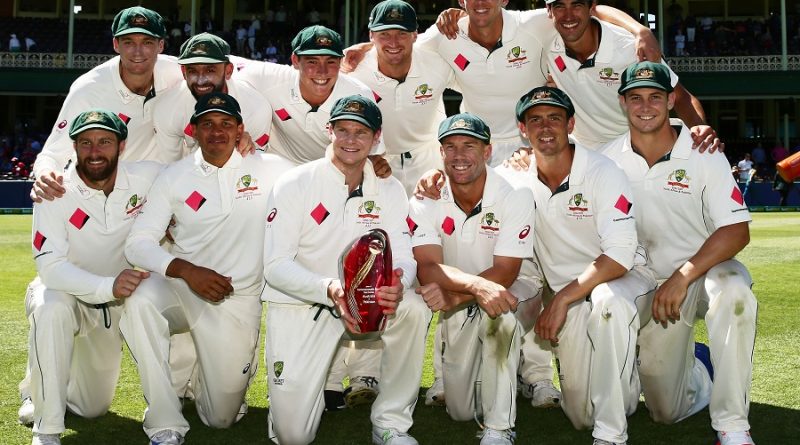 The players pose with the trophy after Australia beat Pakistan 3-0 in the series, Australia v Pakistan, 3rd Test, Sydney, 5th day, January 7, 2017 ©Cricket Australia