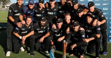 New Zealand's ODI squad poses for a photograph after winning the Chappell-Hadlee series, New Zealand v Australia, 3rd ODI, Hamilton, February 5, 2017 ©AFP