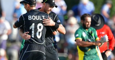 Tim Southee and Trent Boult embrace after New Zealand's win, New Zealand v South Africa, 2nd ODI, Christchurch, February 22, 2017 ©AFP