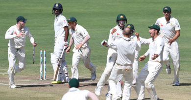 Australia exult after taking India's last wicket, India v Australia, 1st Test, Pune, 3rd day, February 25, 2017 ©AFP