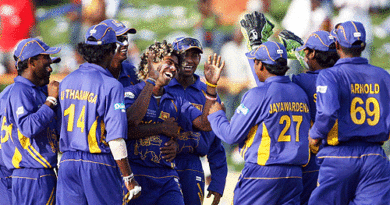 Lasith Malinga is congratulated by his team-mates for becoming the first bowler in ODIs to take four wickets from four balls, South Africa v Sri Lanka, Super Eights, Guyana, March 28, 2007 ©AFP