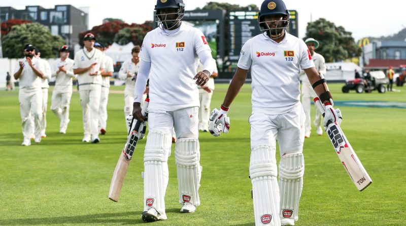 Angelo Mathews and Kusal Mendis walk off after having batted through the day © Getty Images