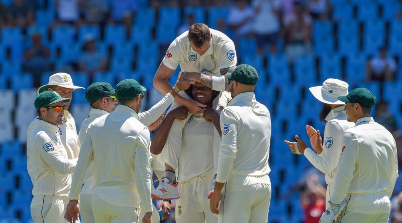 Dale Steyn is carried on Kagiso Rabada's shoulders after his South Africa record 422nd Test wicket, South Africa v Pakistan, 1st Test, Centurion, 1st day, December 26, 2018 ©Getty Images