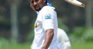 Tillakaratne Dilshan celebrates his 16th Test century, Sri Lanka v Bangladesh, 1st Test, Galle, 5th day, March 12, 2013 ©AFP