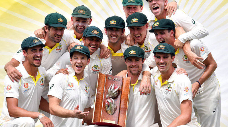 Australia celebrate with the Warne-Muralitharan trophy © Getty Images