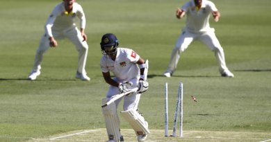 Kusal Mendis loses his middle stumps © Getty Images