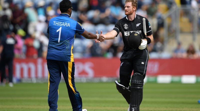 Martin Guptill shakes hands with Thisara Perera © Getty Images