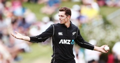 HAMILTON, NEW ZEALAND - JANUARY 16: Mitchell Santner of New Zealand reacts during game four of the One Day International Series between New Zealand and Pakistan at Seddon Park on January 16, 2018 in Hamilton, New Zealand. (Photo by Anthony Au-Yeung/Getty Images)