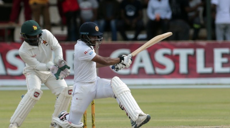 Kusal Mendis employs the sweep © Associated Press