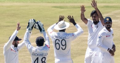 Sri Lanka's Suranga Lakmal (2ndR) celebrates with teammates after the dismissal of Zimbabwe's Prince Masvaure during the fifth day of the first Test cricket match between Zimbabwe and Sri Lanka at the Harare Sports Club in Harare on January 23, 2020. (Photo by Jekesai NJIKIZANA / AFP)