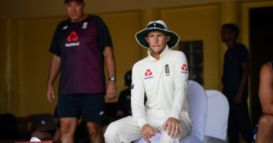 Joe Root addresses his players, SLC Board President's XI v England, Day 2, Colombo, March 13, 2020 ©Gareth Copley/Getty Images