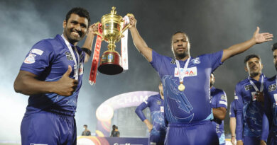 Thisara Perera and Johnson Charles rejoice with the LPL trophy © Jaffna Stallions