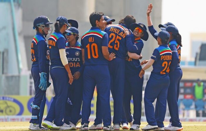Jhulan Goswami is congratulated by her team-mates on taking a wicket © BCCI