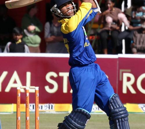 Dinesh Chandimal clobbers the ball over long-on, Sri Lanka v India, Tri-series, 5th ODI, Harare, June 5, 2010 ©Associated Press