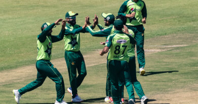 Pakistan celebrates after Faheem Ashraf dismisses Brendan Taylor, Zimbabwe v Pakistan, 2nd T20I, Harare, April 23, 2021 ©Jekesai Njikizana/AFP/Getty Images