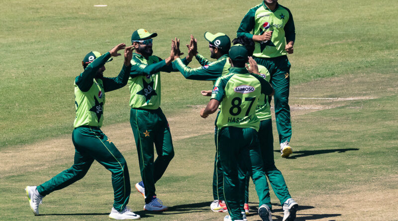 Pakistan celebrates after Faheem Ashraf dismisses Brendan Taylor, Zimbabwe v Pakistan, 2nd T20I, Harare, April 23, 2021 ©Jekesai Njikizana/AFP/Getty Images