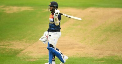 Kusal Mendis weilds a bat at training © Harry Trump/Getty Images