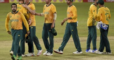 Congratulations all around for a job well done by South Africa • Sep 10, 2021 © Ishara S.Kodikara/AFP/Getty Images