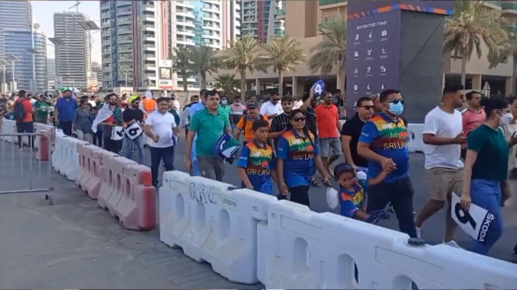Crowd building at the Dubai