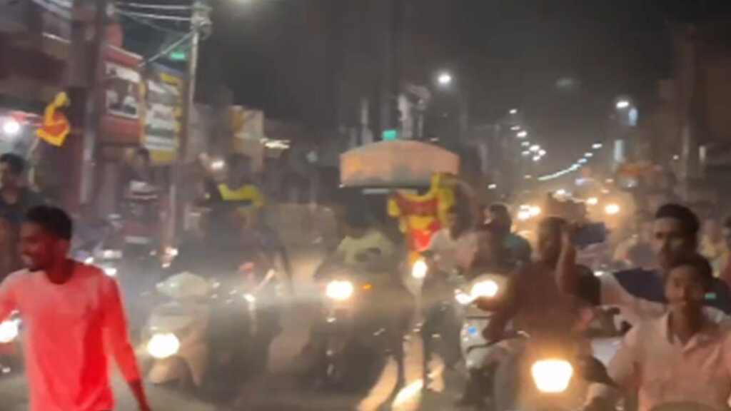 Sri Lankan Fans Celebrate the Asia Cup Victory