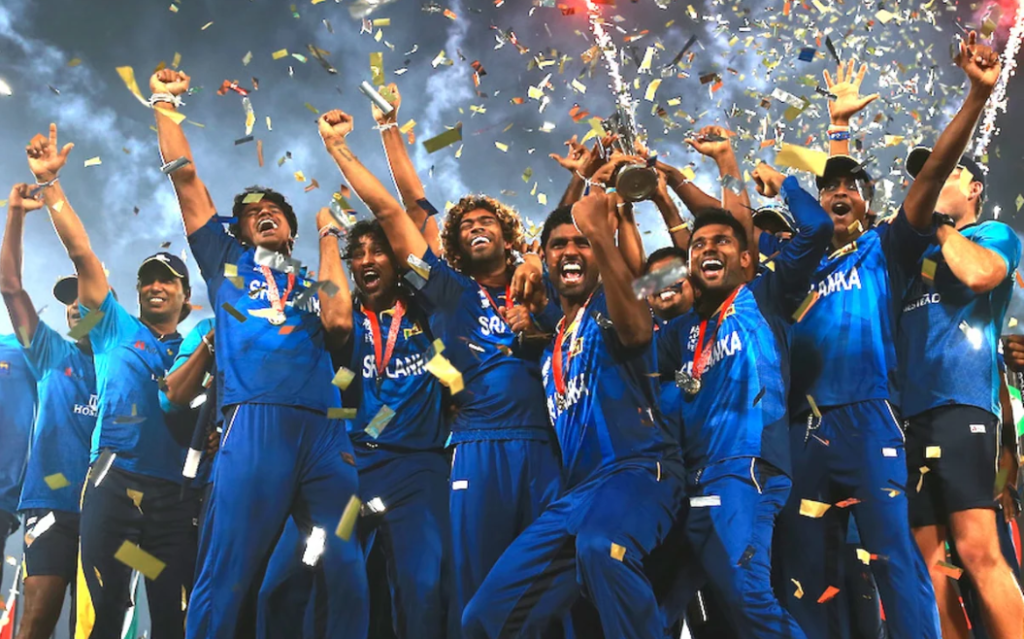 The Sri Lankan team lifts the World T20 trophy•Apr 06, 2014•ICC