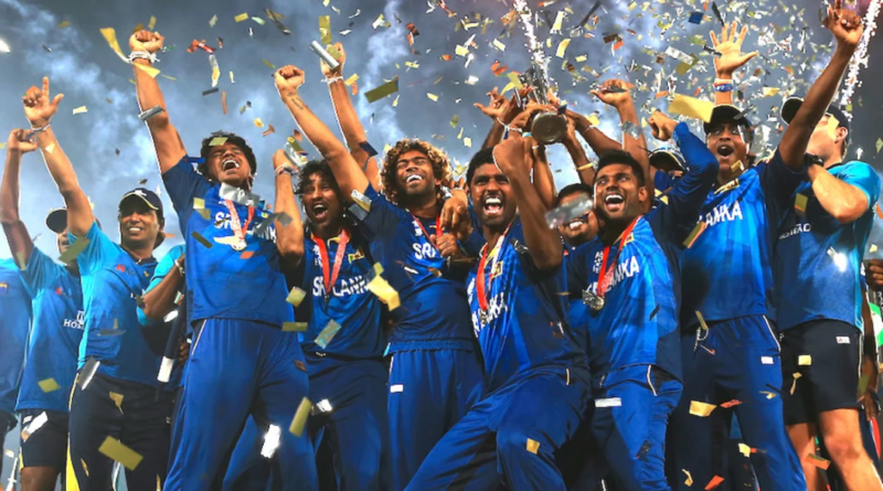The Sri Lankan team lifts the World T20 trophy•Apr 06, 2014•ICC