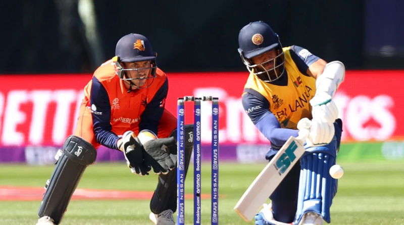 Kusal Mendis goes for the sweep•Oct 20, 2022•ICC via Getty Images