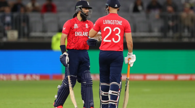 Moeen Ali and Liam Livingstone have a chat in the middle•Oct 22, 2022•ICC via Getty Images