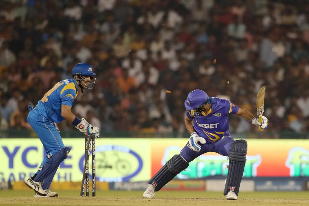 Naman Ojha effected a smart stumping to remove Tillakaratne Dilshan•Oct 01, 2022•Road Safety World Series
