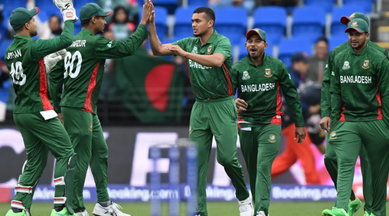 Two in two: Taskin Ahmed sent back two Dutch batters off the first two balls of the chase•Oct 24, 2022•ICC/Getty Images