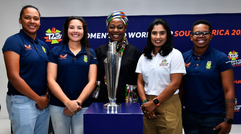 The Women's World Cup Trophy has been unveiled © Proteas Women