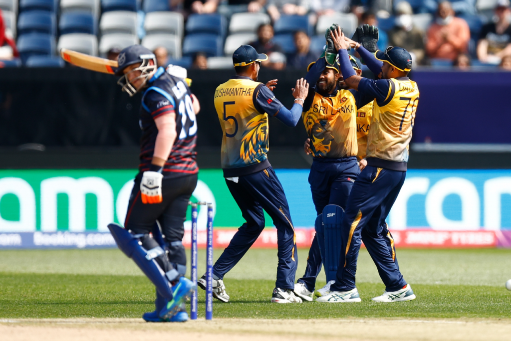 Kusal Mendis with a screamer.ICC