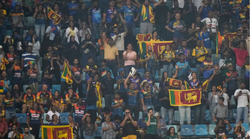 Sri Lanka fans cheer for their team•Sep 11, 2022•Associated Press
