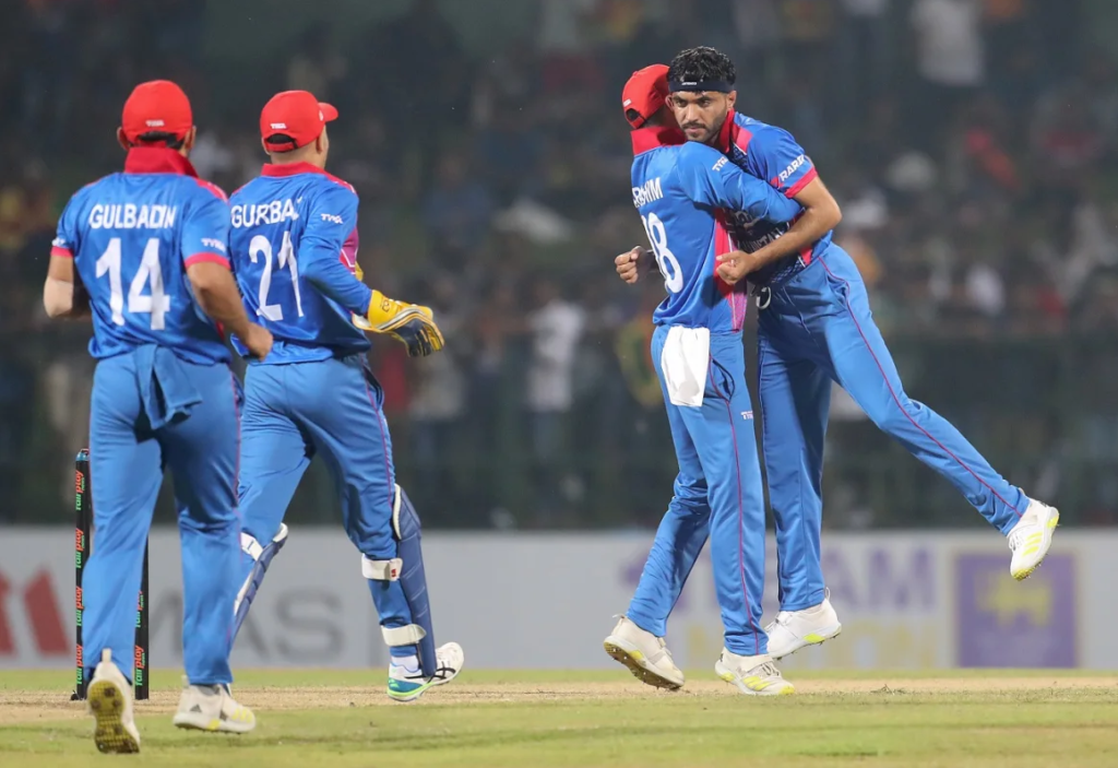 Yamin Ahmadzai is congratulated by his team-mates•Nov 25, 2022•SLC