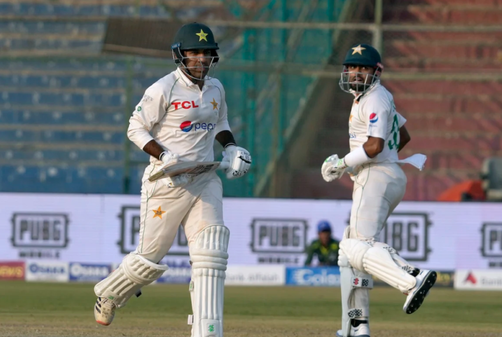 Sarfaraz Ahmed and Babar Azam take a run during their mammoth stand•Dec 26, 2022•Associated Press