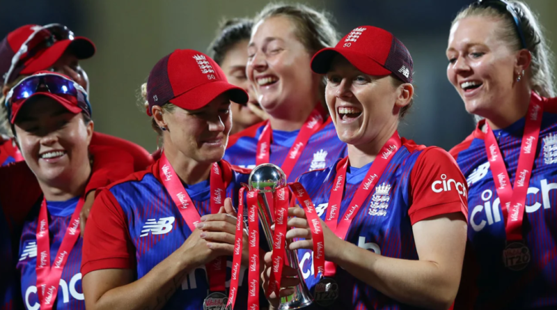 Heather Knight lifts the trophy after the 3rd T20I against India•Jul 14, 2021•Getty Images