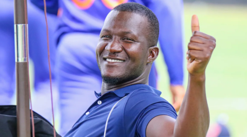 Daren Sammy gives a thumbs up to the players coming off the field•Aug 06, 2022•Peter Della Penna