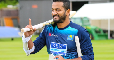 Dimuth Karunaratne shares a light moment ahead of his ODI captaincy debut•May 21, 2019•Peter Della Penna