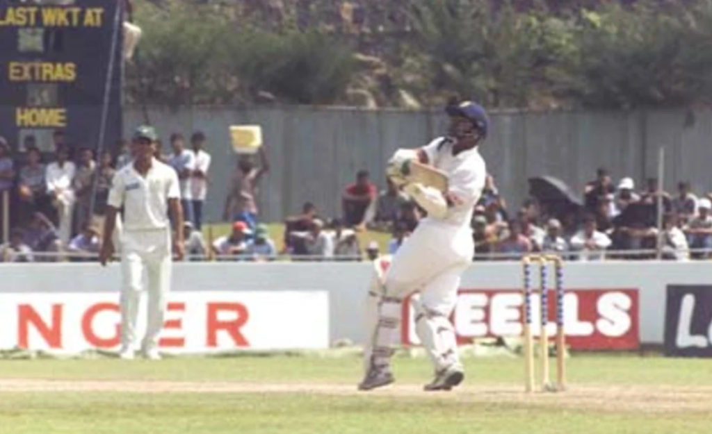 Kaluwitharana hooks Wasim Akram•Jun 24, 2000•ESPNcricinfo Ltd