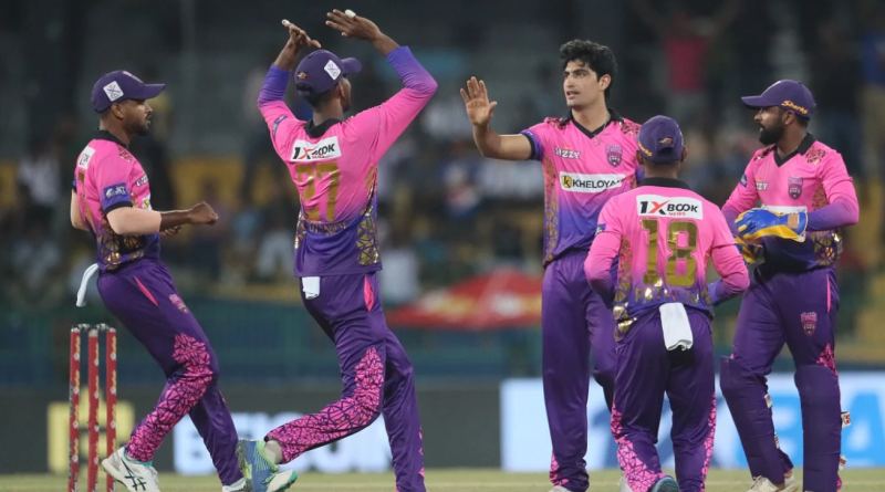 Naseem Shah gets together with team-mates to celebrate a wicket•Jul 31, 2023•SLC
