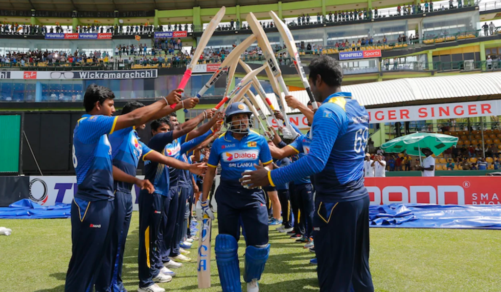 Tillakaratne Dilshan is greeted as he walks out to bat in his final ODI•Aug 28, 2016•Associated Press