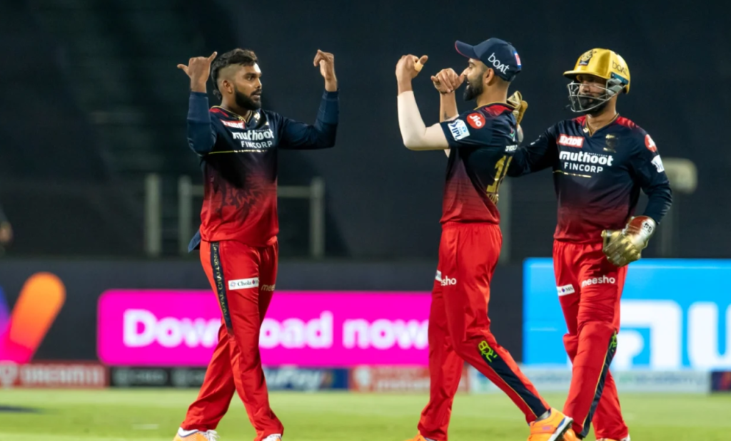 Virat Kohli is an artist with a bat Wanindu Hasaranga and Virat Kohli celebrate the wicket of Dewald Brevis•Apr 09, 2022•BCCI