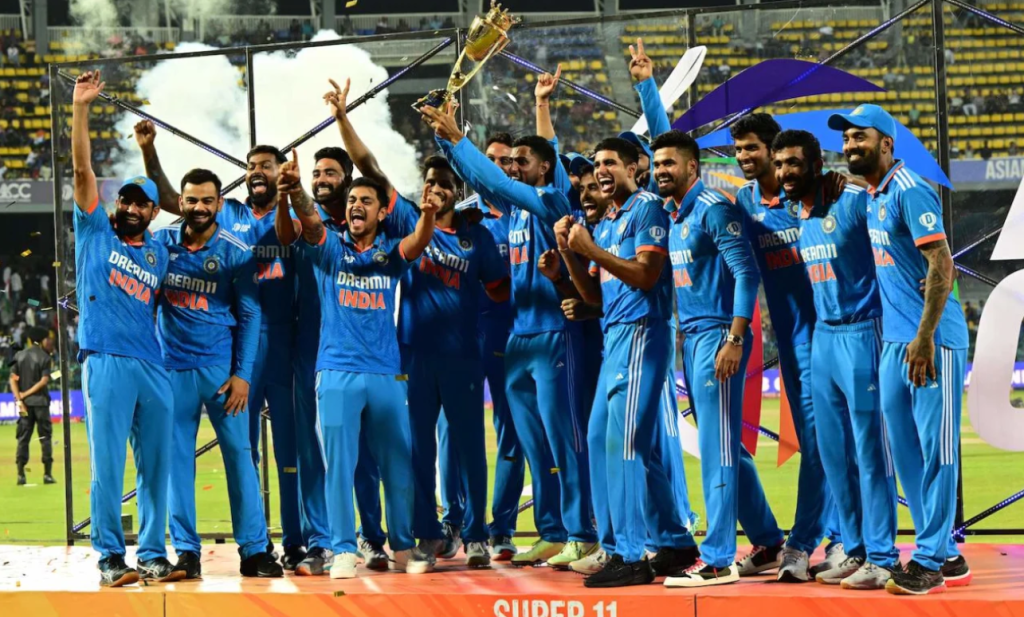 Job done, it's time to celebrate - India with their eighth Asia Cup trophy•Sep 17, 2023•AFP/Getty Images