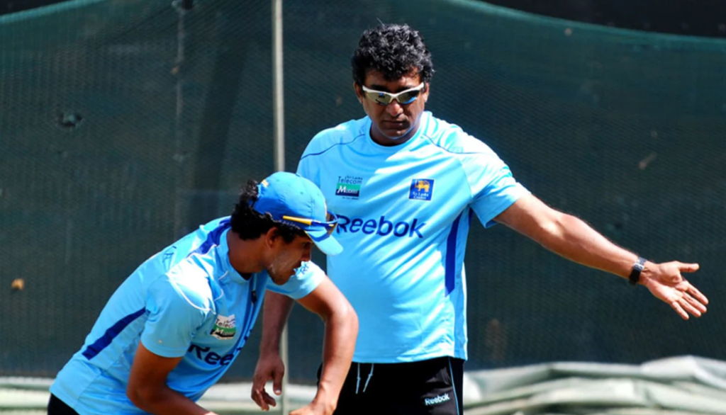 Rumesh Ratnayake advises Dinesh Chandimal •Jul 27, 2011•Manoj Ridimahaliyadda