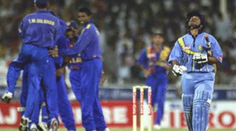 A terribly disappointed Tendulkar walks back as the Sri Lankans are delighted•Oct 29, 2000•Jorge Ferrari/AFP