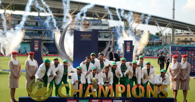 The victorious Pakistan team lift the Champions Trophy•Jun 18, 2017•Getty Images